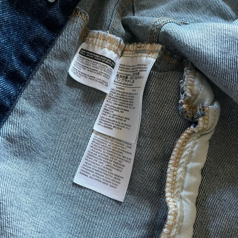 Levi's Light Blue Denim Jacket - Picture 6 of 6